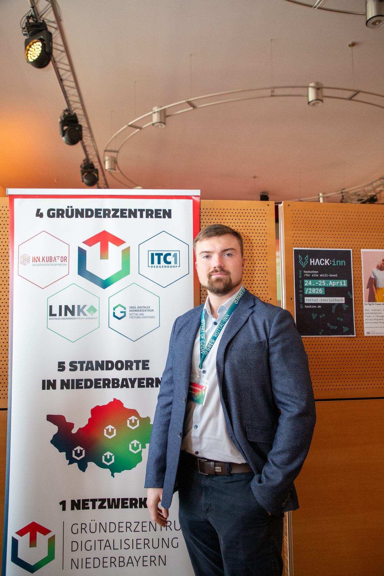 Thomas Zarske beim Niederbayerischen Gründungstag 2026 vor dem GZDN-Banner
